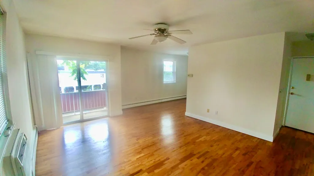 1 bed, 1.0 bath, $2,350 — Photo 3