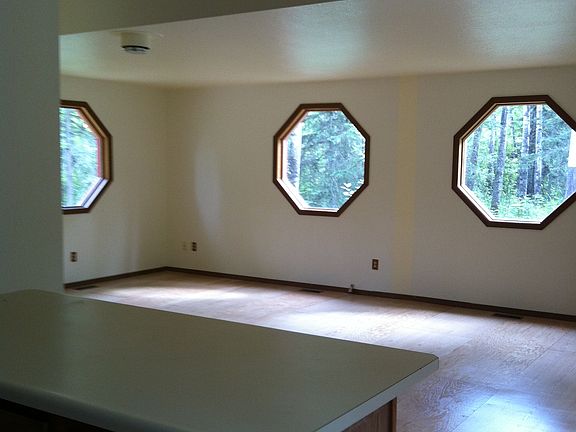 4th image of 1214 N Williwaw Way