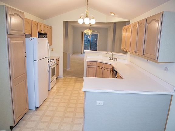 3rd image of 1194 Westminster Ln #1015