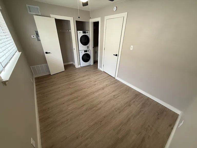 5319 1/2 William Holland Ave — Photo 9