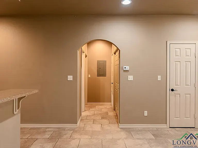 1120 Creekwood Ln — Photo 5
