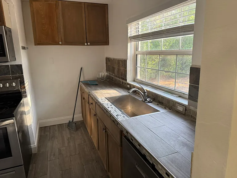 2816 W Averill Ave — Photo 5
