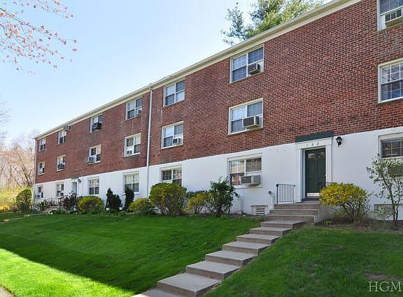 5th image of 31 Fieldstone Dr