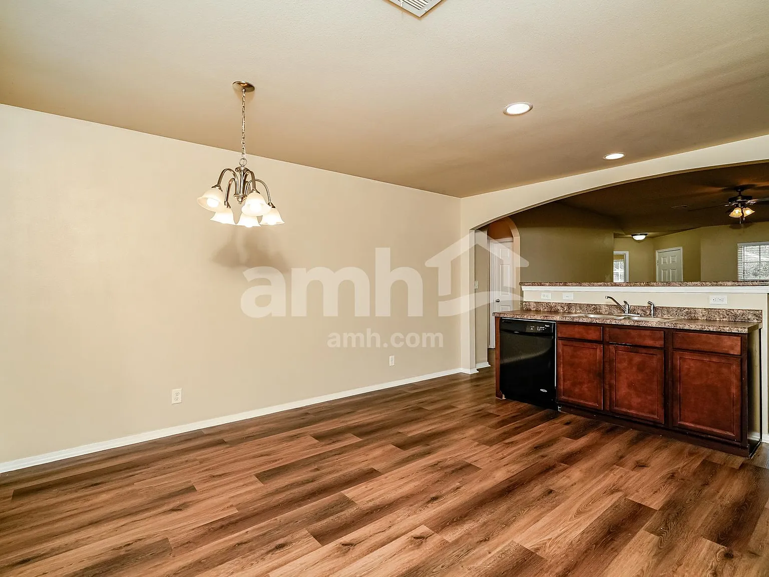 4 bed, 2.0 bath, 1684 sqft, $1,945 — Photo 4