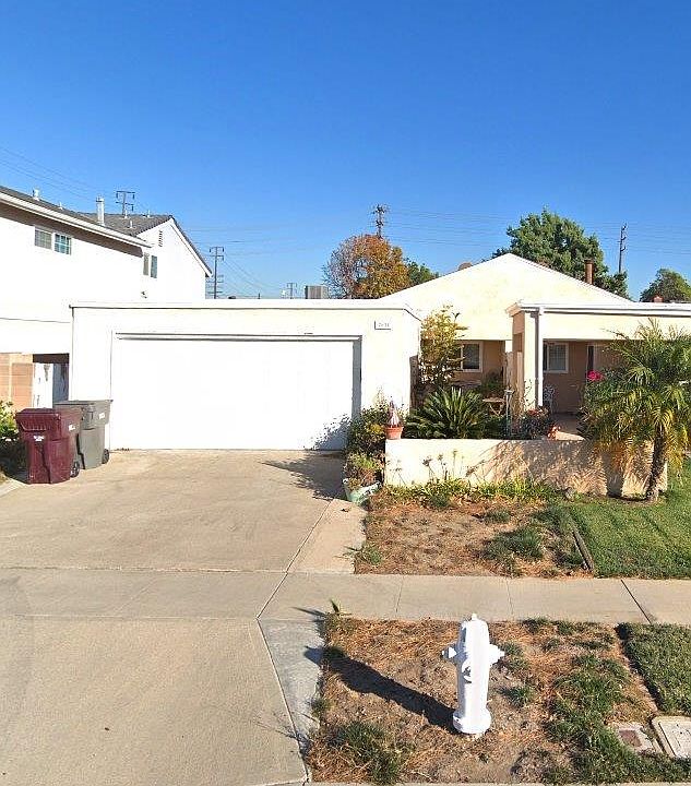 2nd image of 2631 N Jacaranda St
