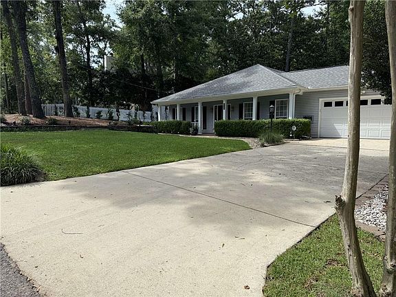 2nd image of 111 Lakeview Loop