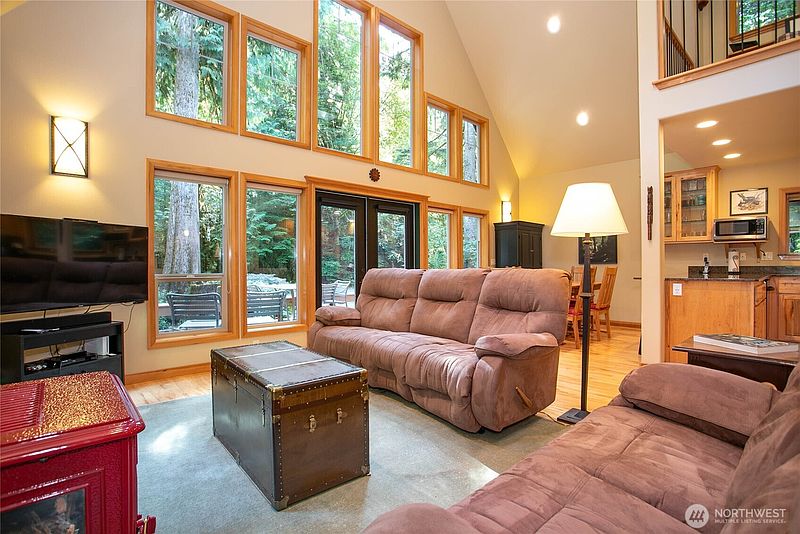 5th image of 7073 Rainier Way