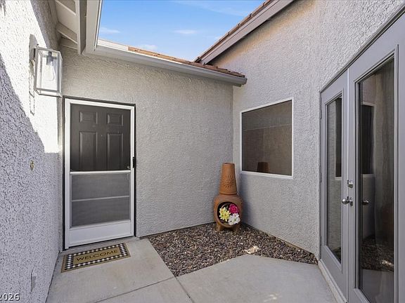 3rd image of 655 Pacific Cascades Dr