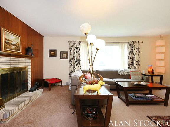 5th image of 2562 Belknap Ave NE