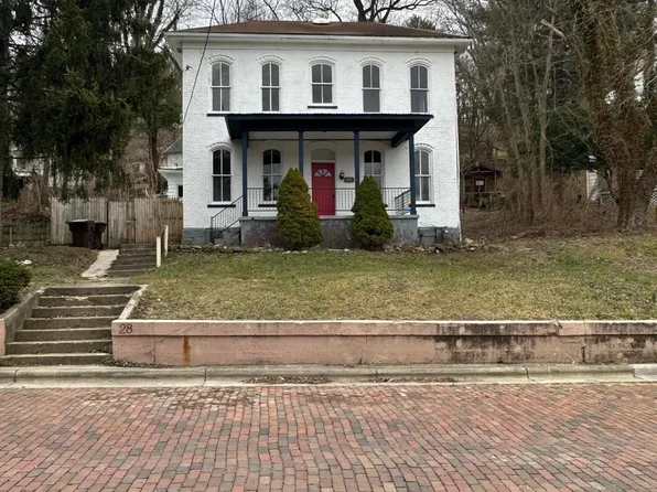 28 Jefferson St, Nelsonville, OH 45764