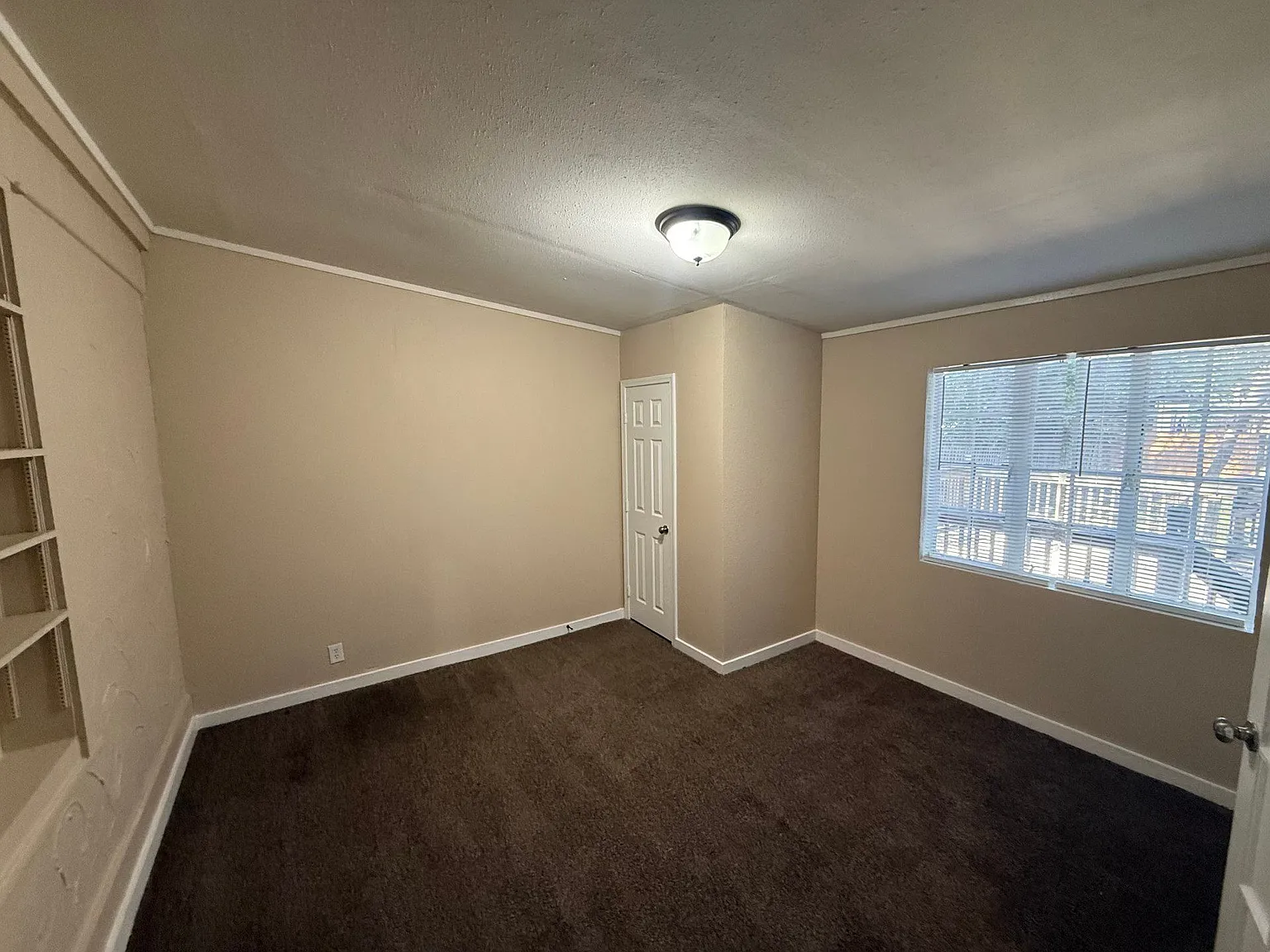 869 Dickinson St — Photo 3