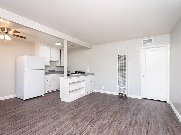 Affordable Living in the Heart of Sacramento! — Photo 27