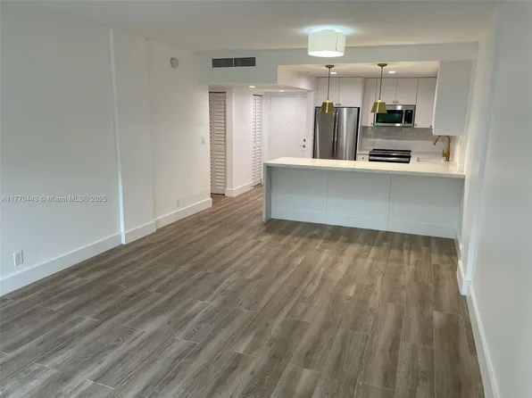 100 Edgewater Dr APT 101, Coral Gables, FL 33133