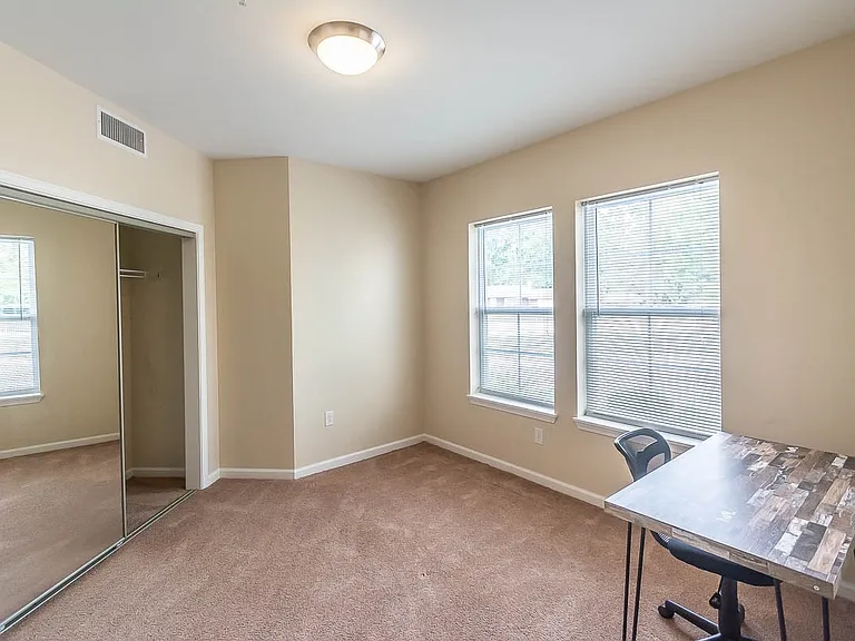 East Bay II Apartments — Photo 44