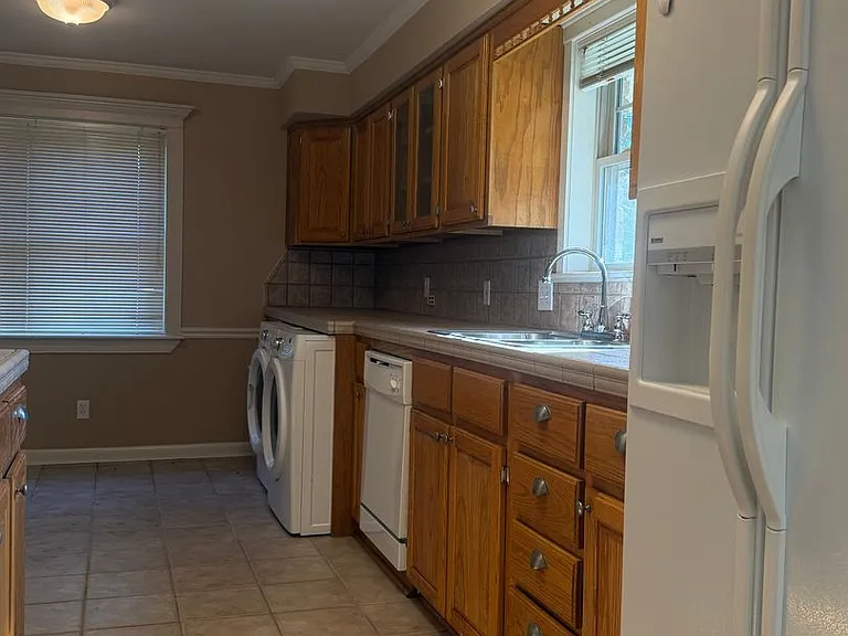 323 Auburn Dr — Photo 27