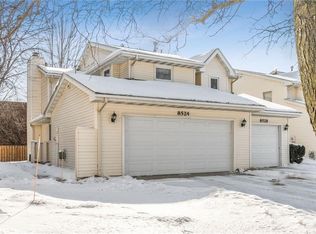8524 Oakwood Dr, Urbandale, IA 50322