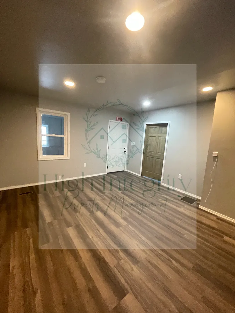 403 Walnut Street — Photo 2