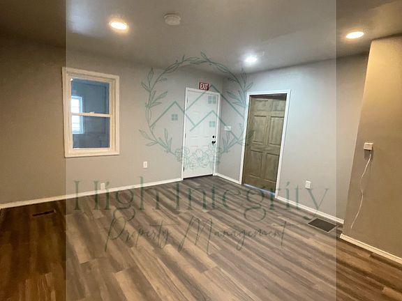 2nd image of 403 Walnut St #A
