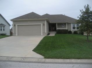 4396 SW Creekview Dr, Lees Summit, MO 64082