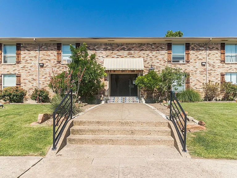 The Addison Apartments — Photo 15