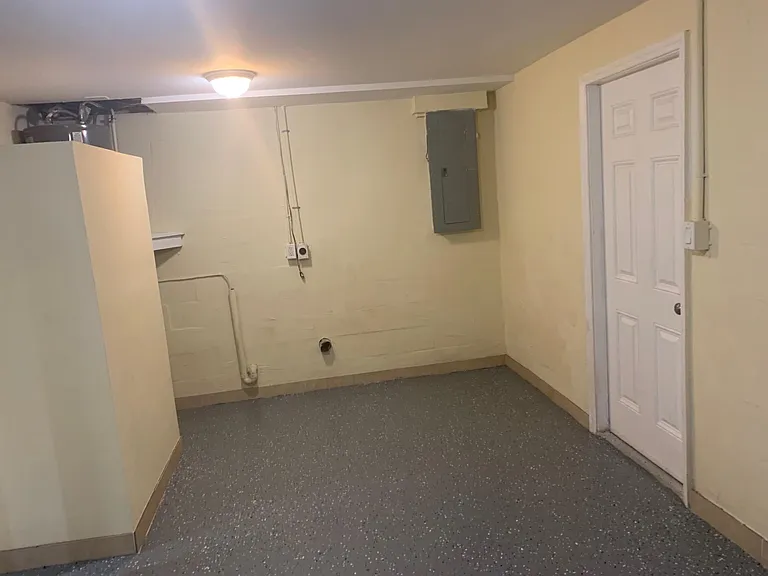 10038 Brandywine Ln — Photo 13