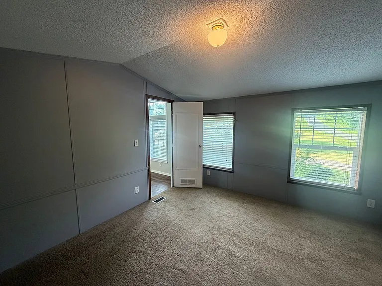 2476 Cunningham Rd — Photo 12