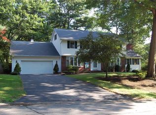 10 Fair Oaks Ln, Smithfield, RI 02828