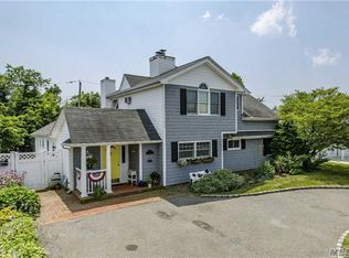 59 Scooter Ln, Hicksville, NY 11801