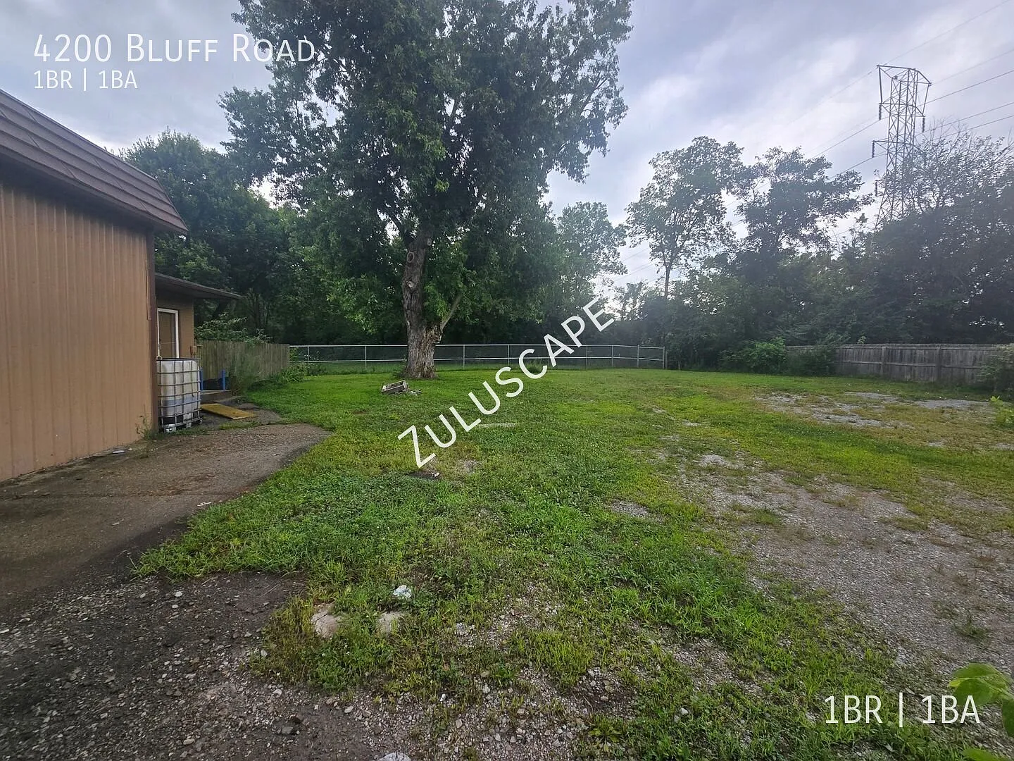 4200 Bluff Road / 1 bedroom 1 bathroom apartment with Auto Body Garage — Photo 4