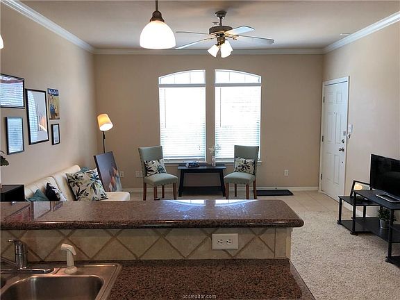4th image of 305 Holleman Dr #1105