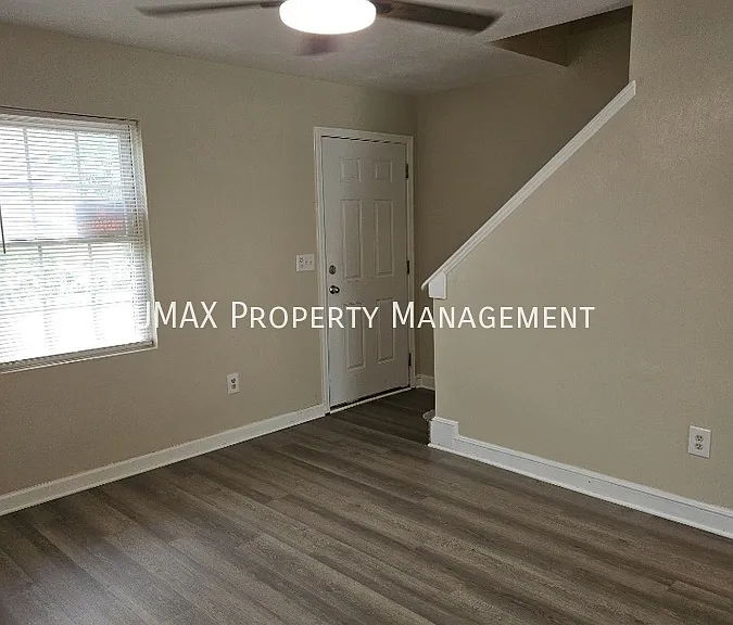 1816 Bennington St SE — Photo 3