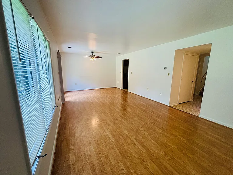 328 Shenandoah Cir — Photo 6