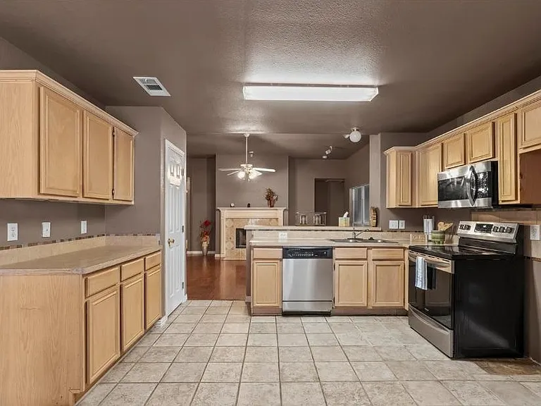2713 Wild Grove Ln — Photo 26