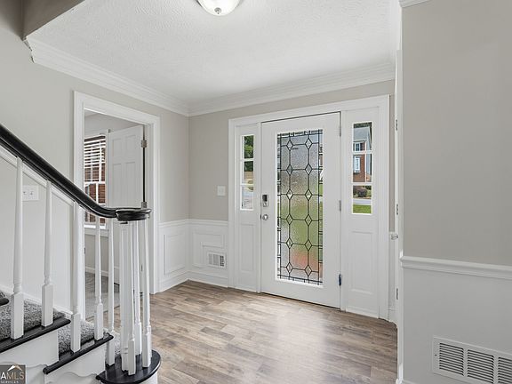 4th image of 835 Lockriver Way