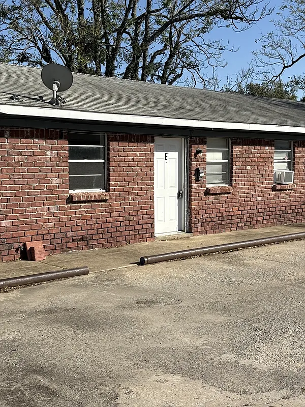 1 bed, 1.0 bath, 720 sqft, $700 — Photo 2