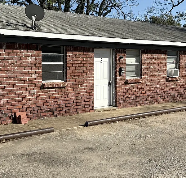 1502 W South St E — Photo 2