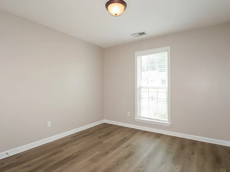10050 Bloomsbury Ave — Photo 12