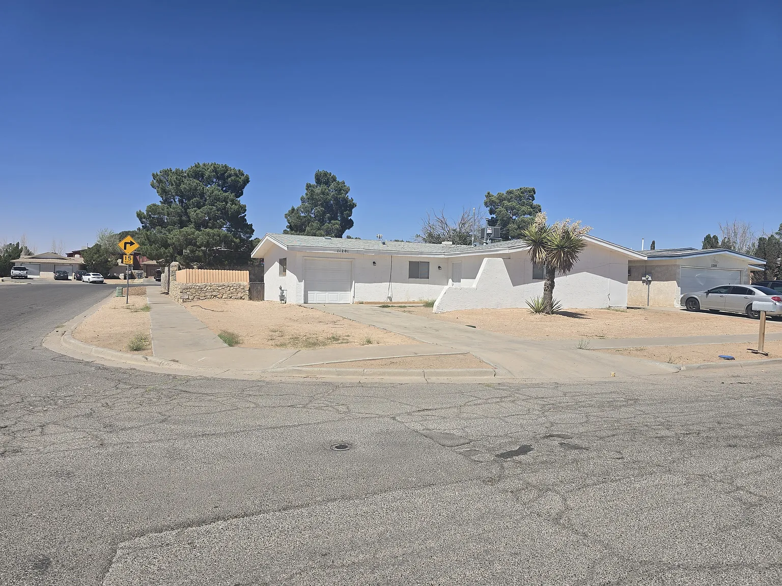 3 bed, 1194 sqft, $1,850 — Photo 1
