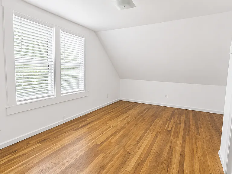 1530 S Vermont Ave — Photo 14