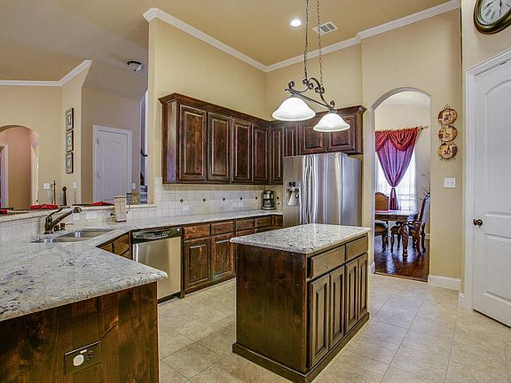 4th image of 1016 Burnet Dr