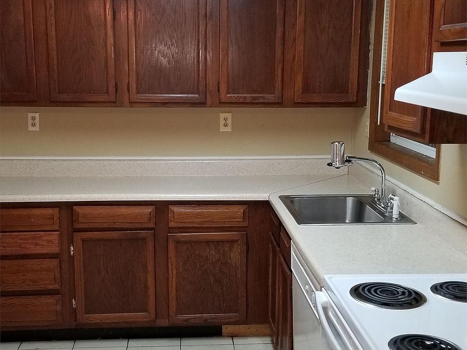 1st image of 2124 Valley Oaks Dr SE #1