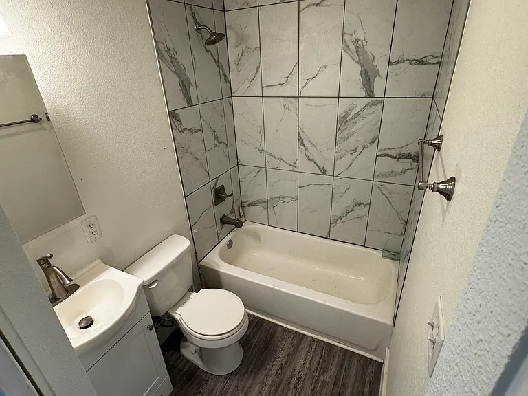 722 W Frey St — Photo 4