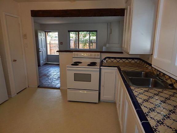 3rd image of 140 Candelario St