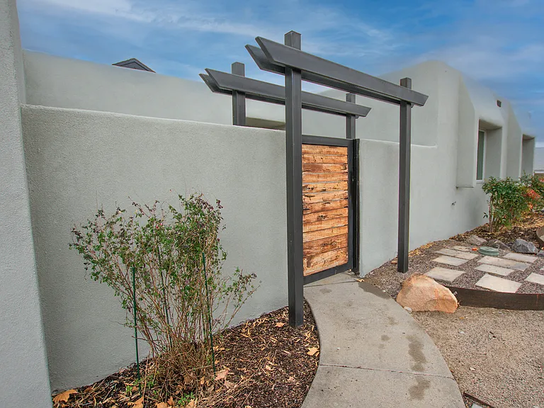 9514 Avenida Del Oso NE — Photo 5