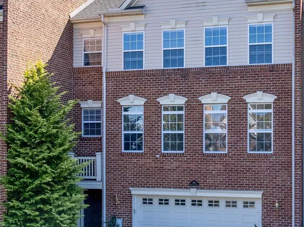 3142 McLaughlin Ct, Garnet Valley, PA 19060