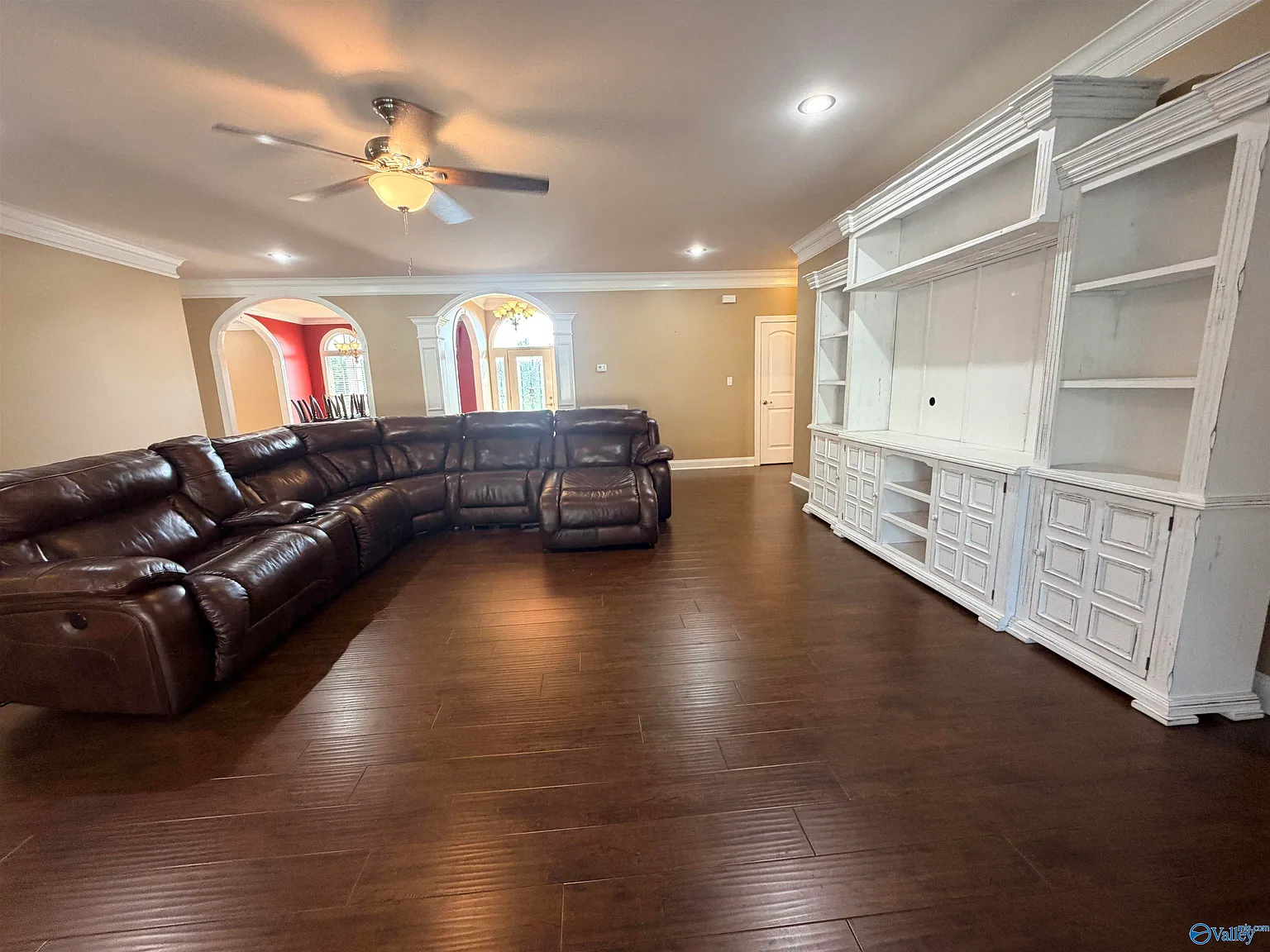 4 bed, 3.0 bath, 3848 sqft, $3,000 — Photo 2