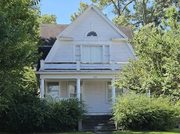522 E Main St, Benton, IL 62812