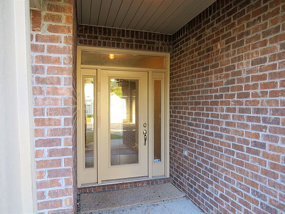 2nd image of 2051 Fountainview Dr