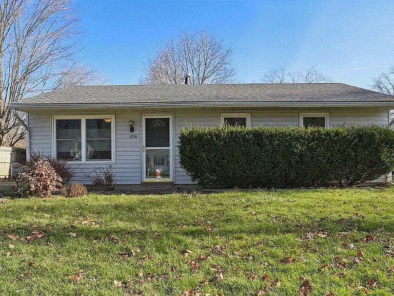 1706 Parkside Ter — Photo 1