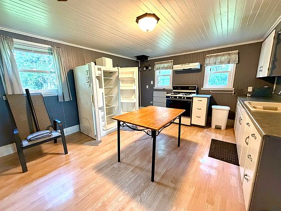 2nd image of 311 Hansen Ave